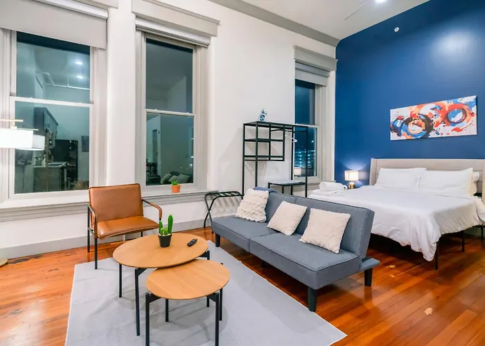Bright And Modern Studio In Louisville # 406