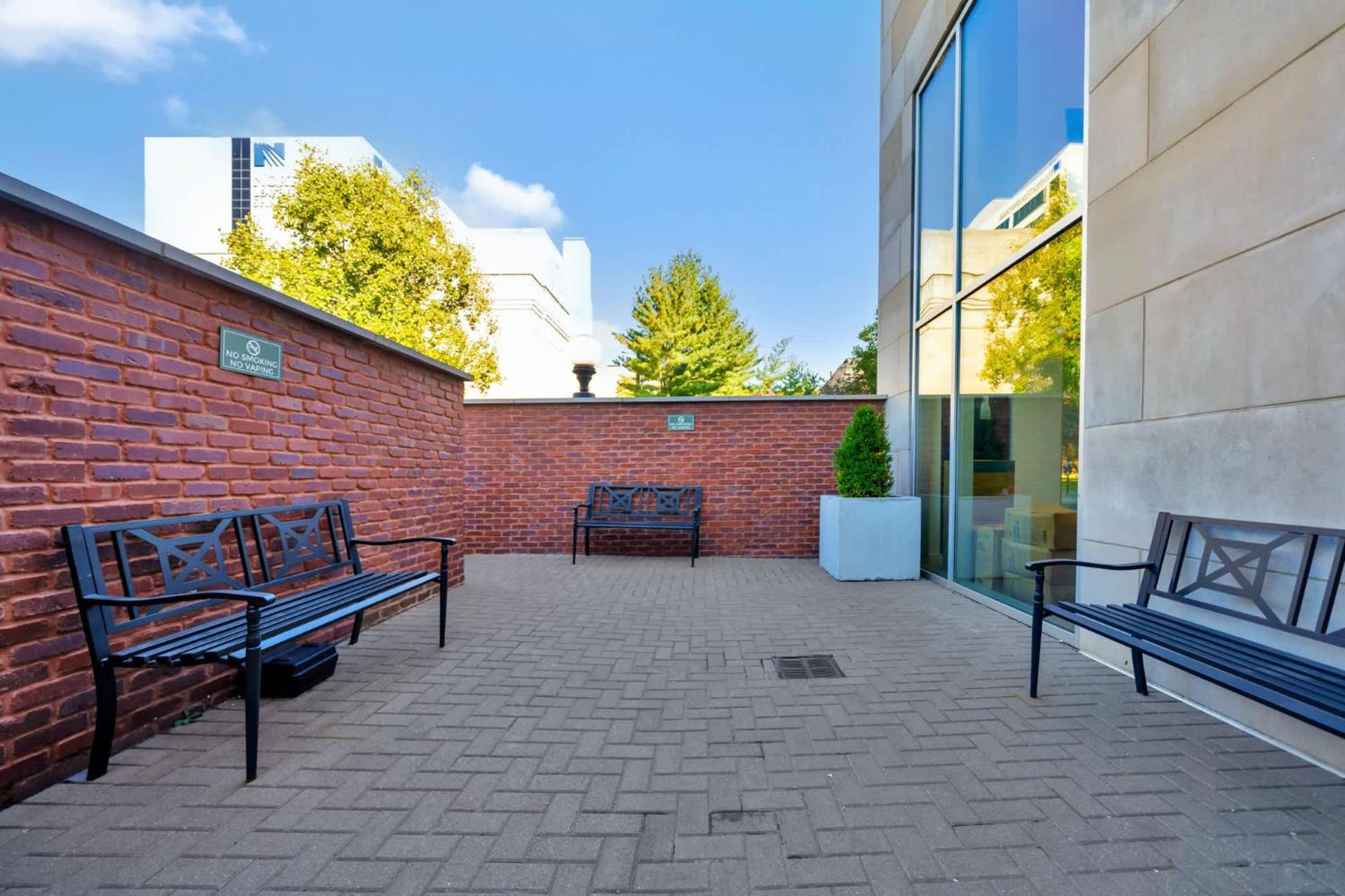 Bright And Modern In # 406 Apartment