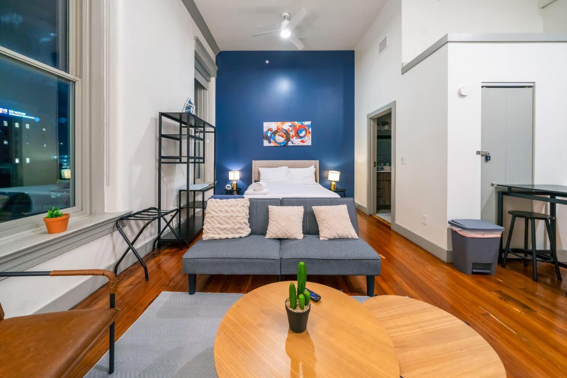 Bright And Modern In # 406 Apartment