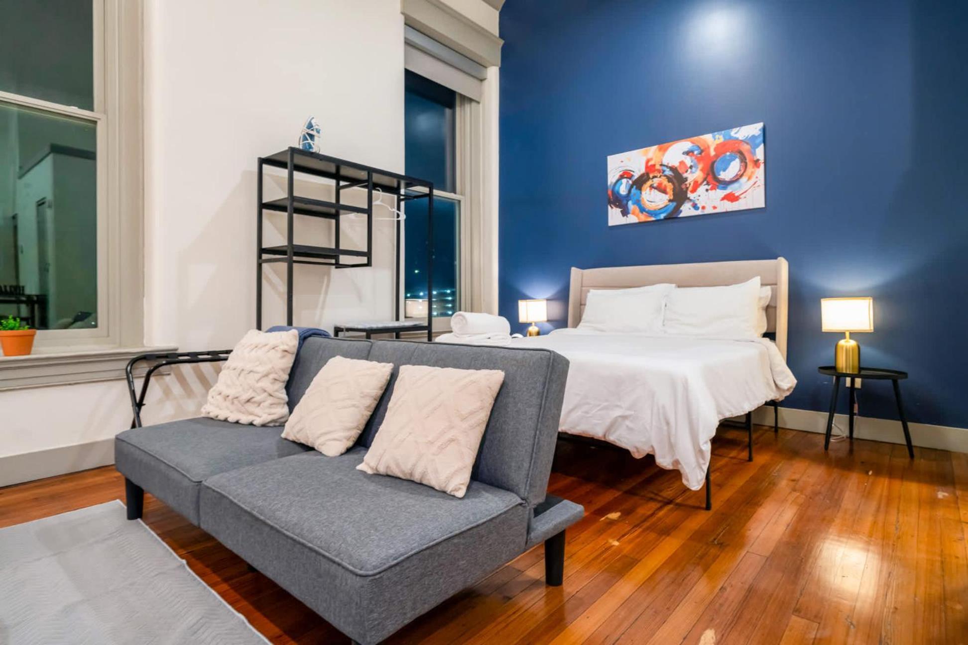 Bright And Modern In # 406 Apartment *
