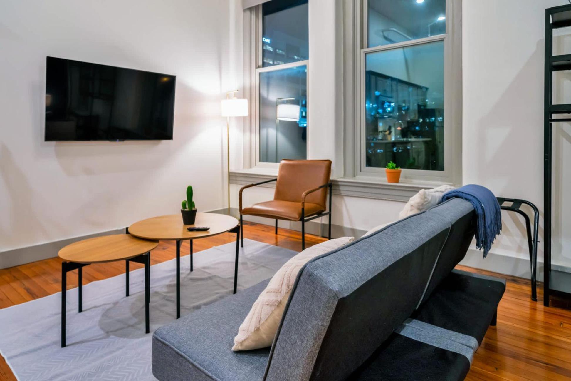 Bright And Modern In # 406 *